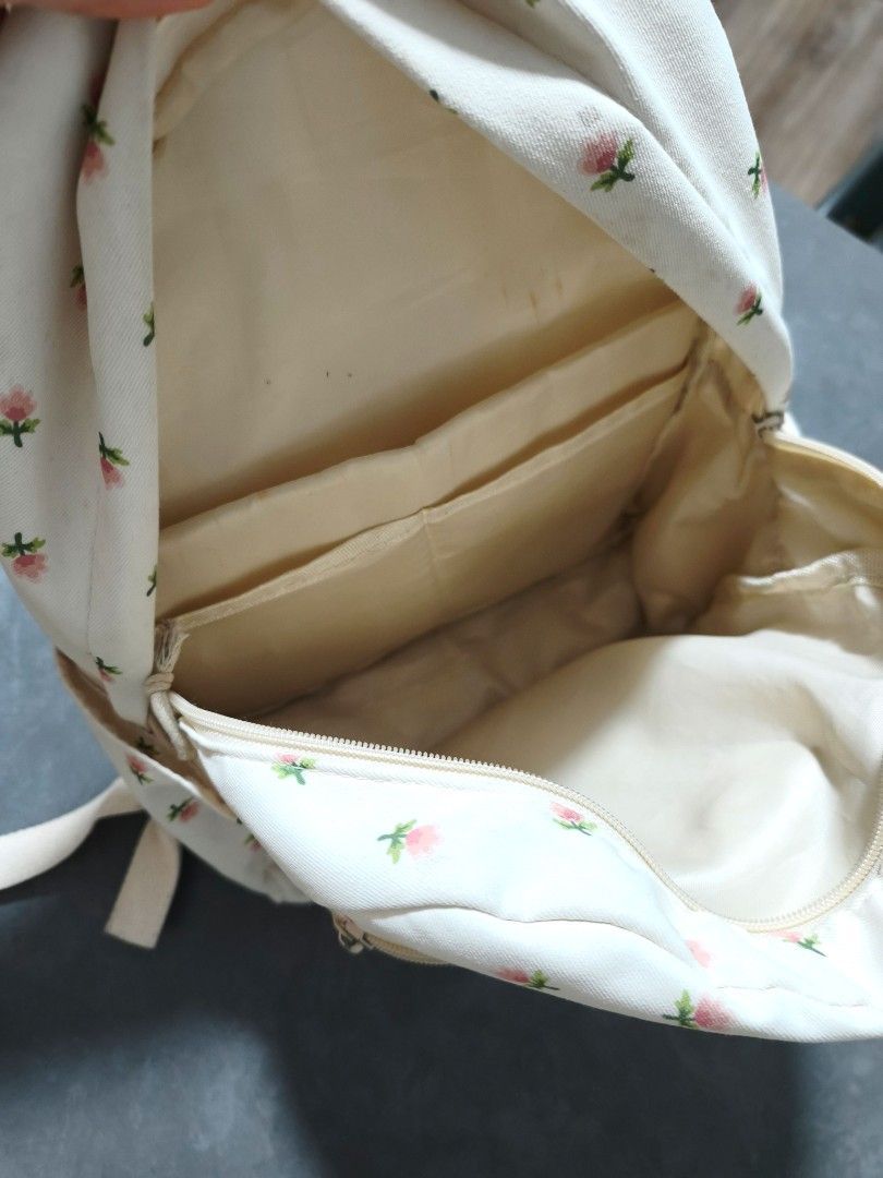 Backpack （分類：背囊）位於 Hong Kong。 由 121aye1105 提交（商品編號 1467332743，圖片 4）。簡介： 。