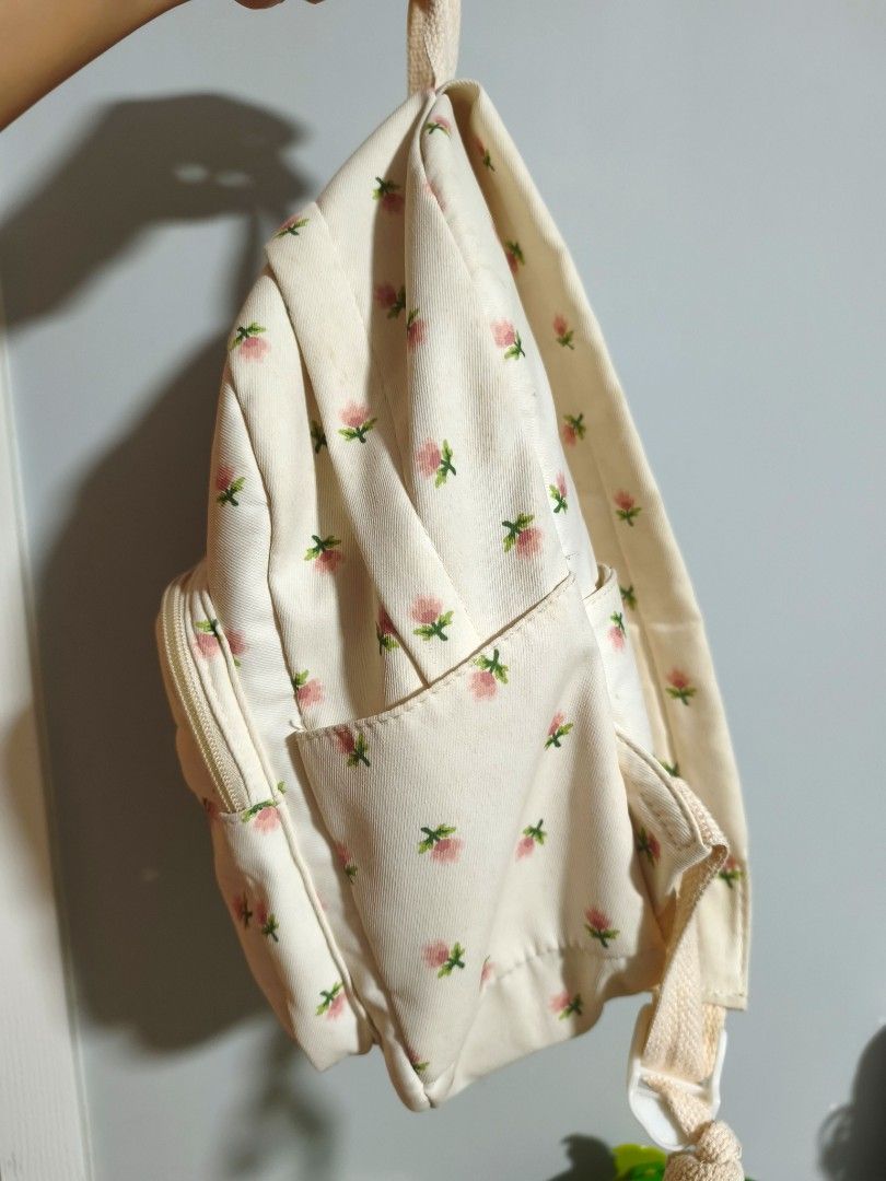 Backpack （分類：背囊）位於 Hong Kong。 由 121aye1105 提交（商品編號 1467332743，圖片 3）。簡介： 。