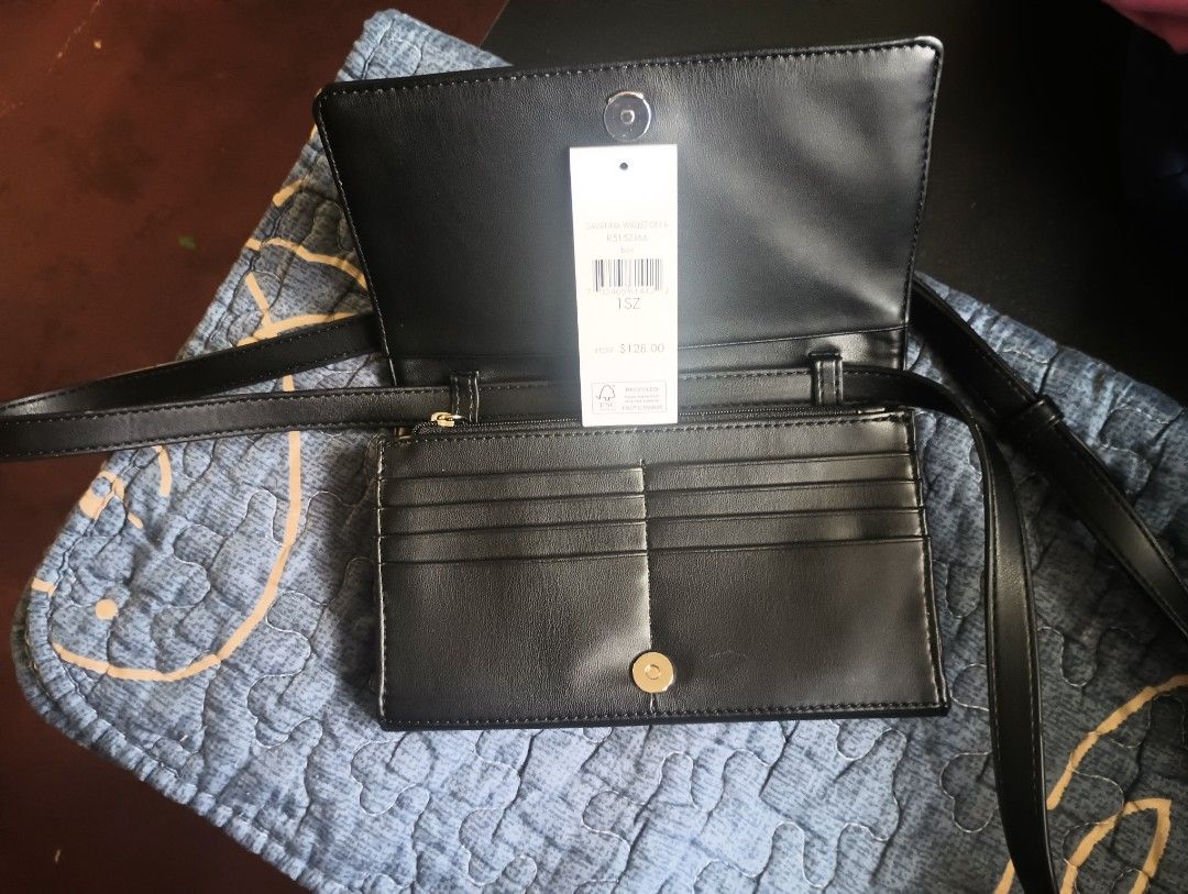 Bag (Category: Luxury Bags & Wallets) located in Manila. Submitted by maria121194 (Listing ID 1467316624, Image 3). Description: dkny original never Been use with price tag galing pa po yan sa UK regalo po🥰.