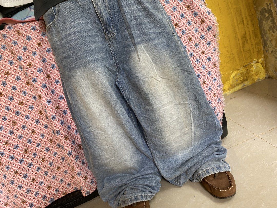 BAGGY JEANS (Category: Jeans) located in Davao. Submitted by giegarments (Listing ID 1467296637, Image 3). Description: Brand:DAZY BARREL LIGHTWASH BAGGY PANTS DIMENSION/INCHES📏 W:33 L:43 T:14 H:11 -hard -thick -heavy -Asnew condition -need wash only -deadstock -9.8/10 color rate -must have -fav -barrel type -solid fittings Price350+shipping fee(automatically yours).
