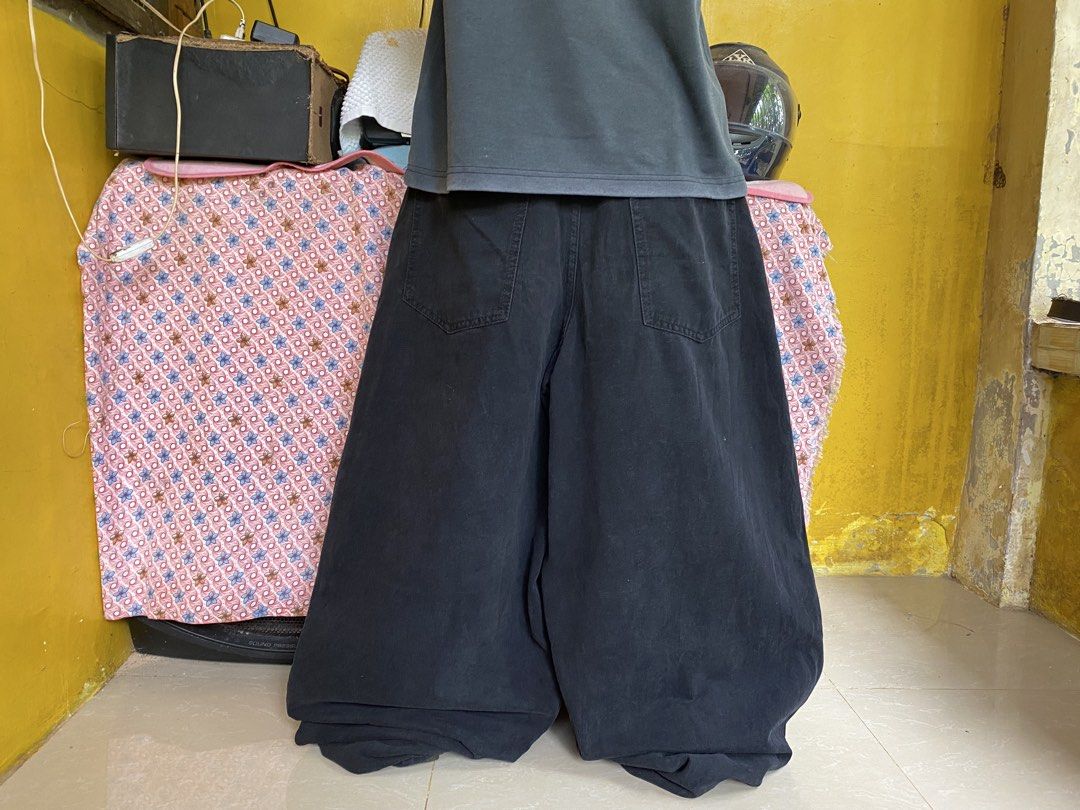 BAGGY JEANS (Category: Jeans) located in Davao. Submitted by giegarments (Listing ID 1467296911, Image 2). Description: Brand:THE CROSS MASSIVE PLAIN BLACK ANTI HEELDRAG BALLOON BAGGY PANTS DIMENSION/INCHES📏 W:34 L:44 T:17 Knee:18 H:8 -mid hard -mid thick -heavy -no issue -9.8/10 color rate -deadstock -must have -black na black pa in personal -solid psg -fav Price:449+shipping fee(automatically yours).