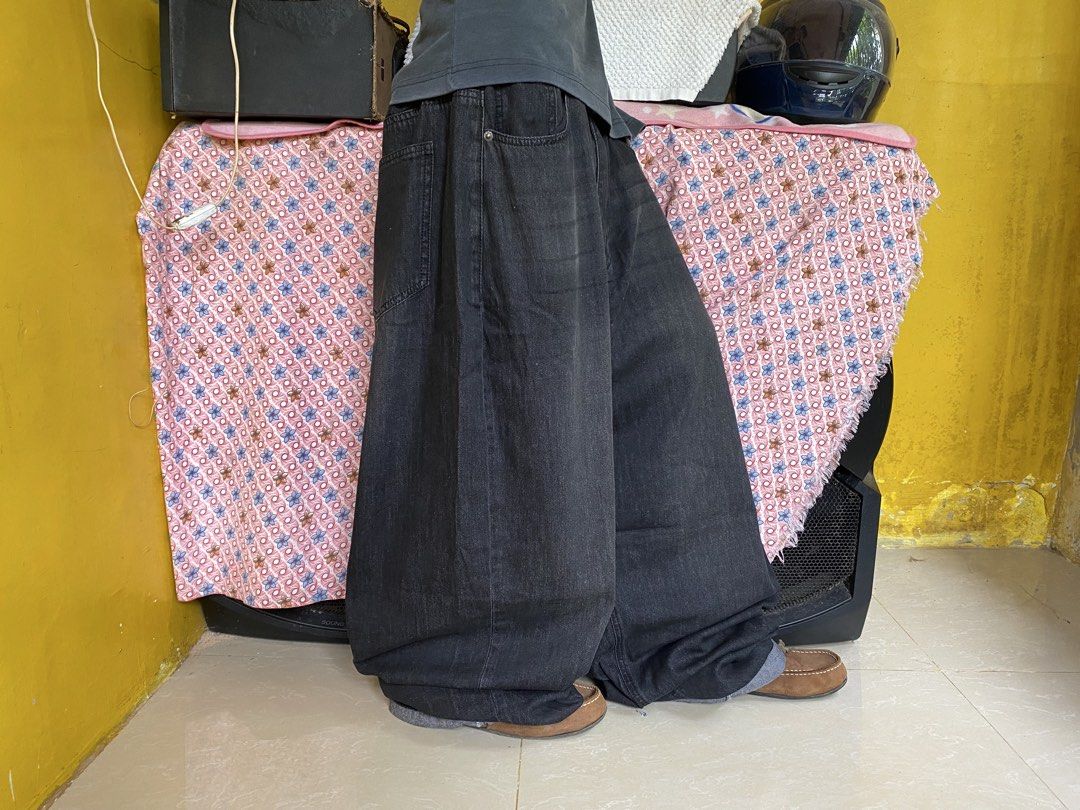 BAGGY JEASN (Category: Jeans) located in Davao. Submitted by giegarments (Listing ID 1467297125, Image 1). Description: Brand:NOTFORNERD MASSIVE BLACKWASH RAW DENIM BALLOON BAGGY PANTS DIMENSION/INCHES📏 W:35 L:45 T:16 H:10 -mid hard -mid thick -heavy -asnew condition -no issue -deadstock -solid to pang psg -9.8/10 color rate -must have Price:400+shipping fee(automatically yours).