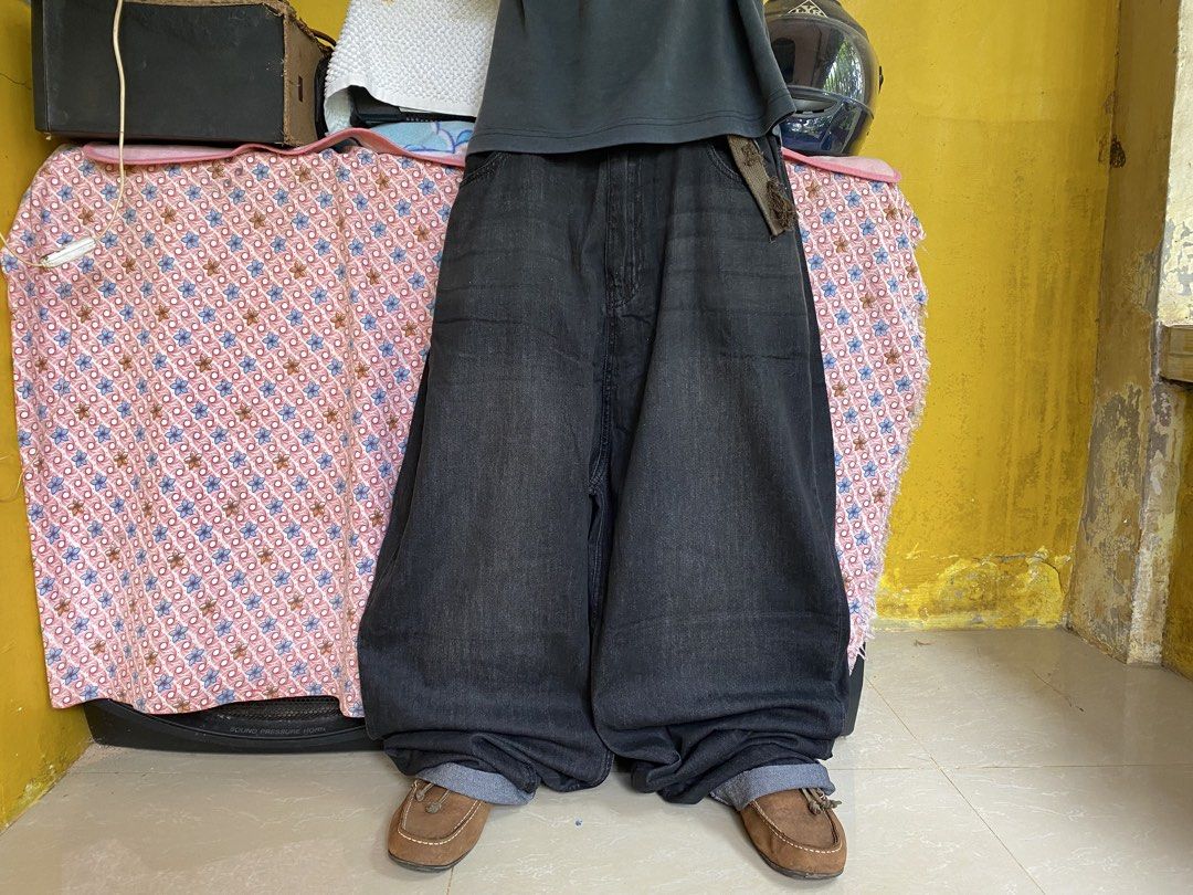BAGGY JEASN (Category: Jeans) located in Davao. Submitted by giegarments (Listing ID 1467297125, Image 3). Description: Brand:NOTFORNERD MASSIVE BLACKWASH RAW DENIM BALLOON BAGGY PANTS DIMENSION/INCHES📏 W:35 L:45 T:16 H:10 -mid hard -mid thick -heavy -asnew condition -no issue -deadstock -solid to pang psg -9.8/10 color rate -must have Price:400+shipping fee(automatically yours).