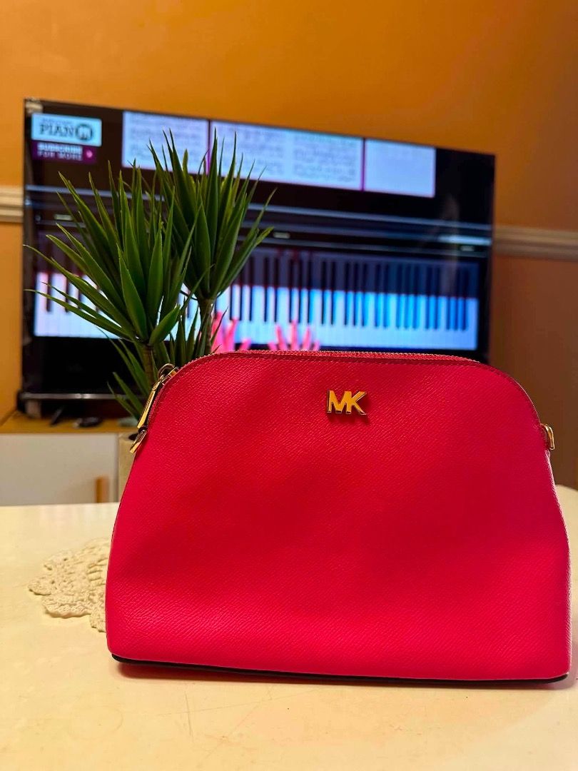 Bags (Category: Luxury Bags & Wallets) located in Caloocan City. Submitted by ibyang_earth (Listing ID 1467299026, Image 3). Description: .