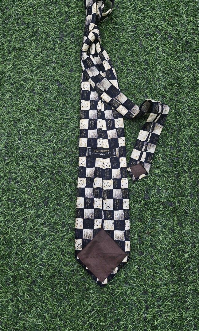 Balenciaga neck tie (Category: Ties) located in Pili. Submitted by the_g_thrift (Listing ID 1467254801, Image 2). Description: balenciaga necktie.