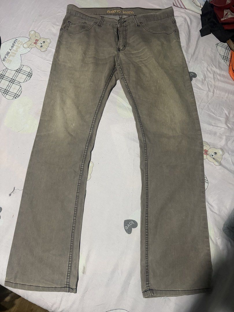 Baleno Jeans W34 Brown Denim (Category: Jeans) located in Manila. Submitted by mcllts (Listing ID 1467349107, Image 1). Description: - Brand/Model: Baleno jeans - Color: Brown denim - Size: W34 - Fit: Classic straight leg - Details: Contrast stitching and button fly closure - Condition: Good everyday staple pants NOTE: You can buy 2 other items and get 5% discounts.