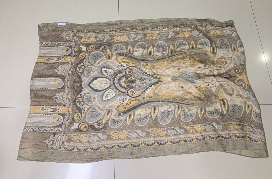 BALMAIN PARIS Etro paisley print Scraf (Category: Luxury Apparel) located in Molave. Submitted by mysticbird_38213e (Listing ID 1467336622, Image 1). Description: Silk material Good as new Authentic 70 width 22 length .