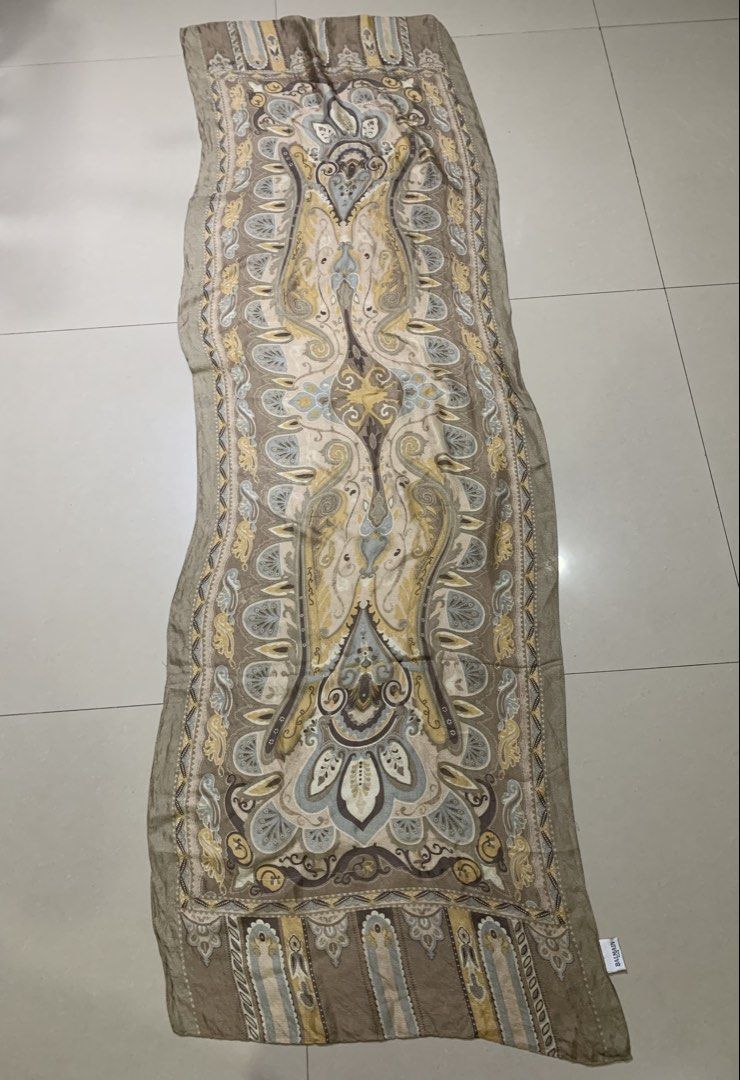 BALMAIN PARIS Etro paisley print Scraf (Category: Luxury Apparel) located in Molave. Submitted by mysticbird_38213e (Listing ID 1467336622, Image 3). Description: Silk material Good as new Authentic 70 width 22 length .