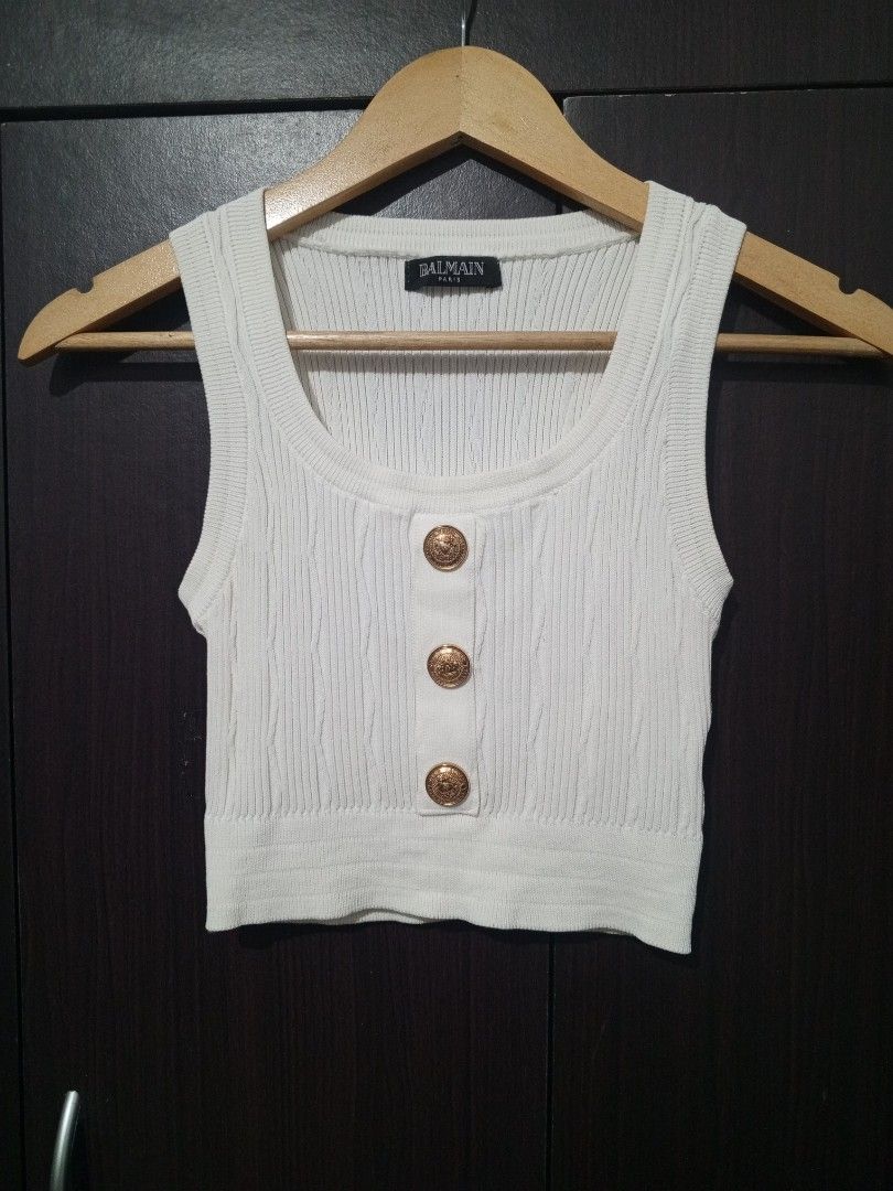 Balmain Paris white rib-knit top (Category: Luxury Apparel) located in Santa Maria. Submitted by paulo-garcia21 (Listing ID 1467271813, Image 1). Description: med on tag stretchable material no flaws excellent condition.