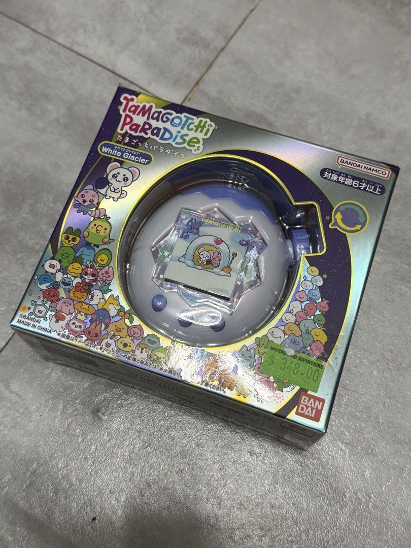 Bandai Tamagotchi Paradise 拓麻歌子 冰川 （分類：互動玩具）位於 Hong Kong。 由 saoirse___ 提交（商品編號 1467205367，圖片 1）。簡介： Bandai Tamagotchi Paradise電子寵物機，White Glacier白金冰川版本。螢幕同外殼都靚仔，6歲以上玩得。屋企人買多咗所以放盤，啱玩或者儲電子雞嘅朋友快手啦，不設議價。。