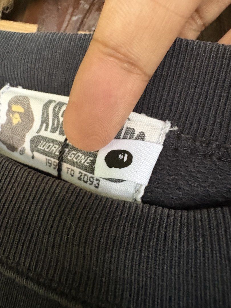 Bape Crewneck College Logo (Category: Activewear) located in Manila. Submitted by bravestone14 (Listing ID 1467287718, Image 3). Description: wts bape crewneck college logo authentic 22x28 no issue color rate 9/10 excellent condition 2k+sf 📩.