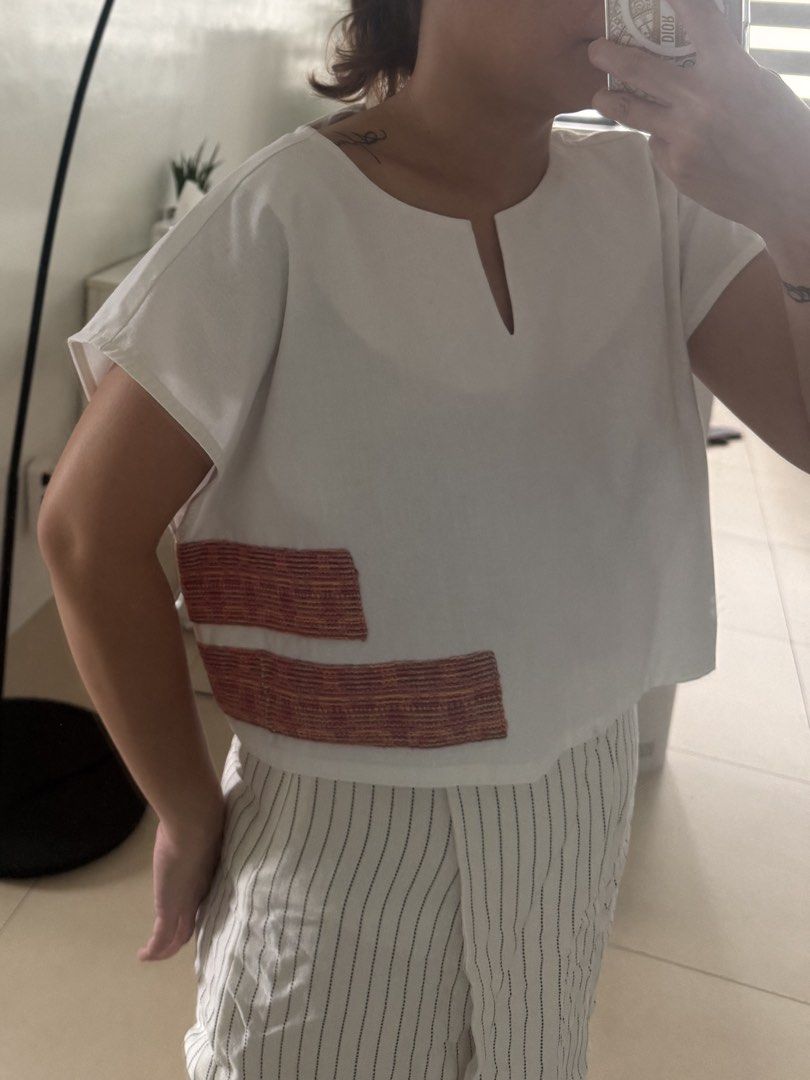 Bayo crop top (Category: Blouses) located in Pasig City. Submitted by roadtominimalism09 (Listing ID 1467261533, Image 1). Description: Used once, no flaw. Measurements: 20Width x 15Length inches Size large.