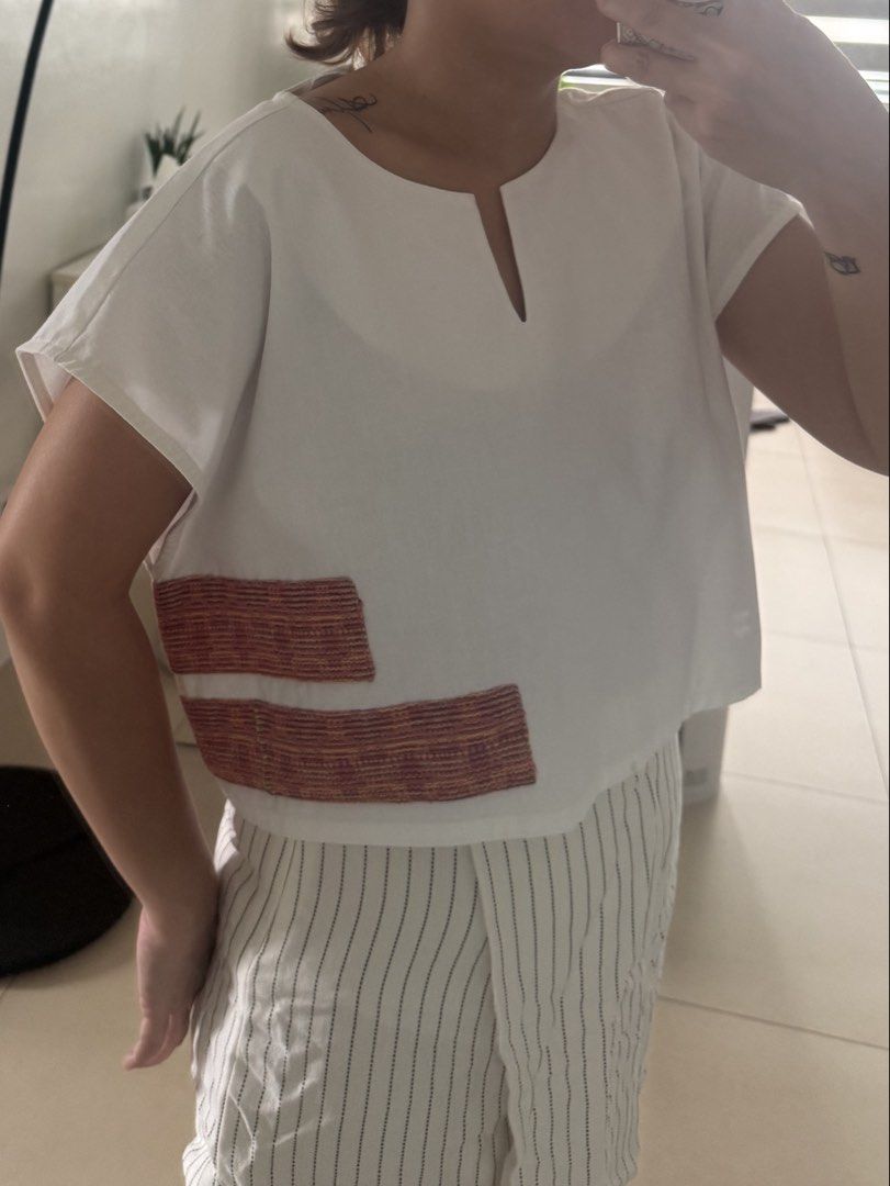 Bayo crop top (Category: Blouses) located in Pasig City. Submitted by roadtominimalism09 (Listing ID 1467261533, Image 3). Description: Used once, no flaw. Measurements: 20Width x 15Length inches Size large.