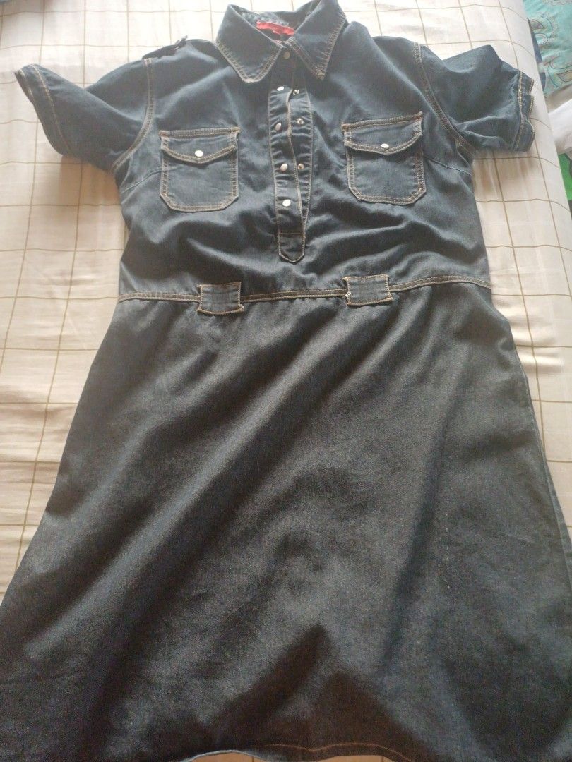 BAYO Denim Dress Size L (Category: Dresses) located in Quezon City. Submitted by happy_jeriboi (Listing ID 1467244838, Image 1). Description: - Brand: BAYO - Size: L (with tag attached) - Color: Dark denim / Classic blue jean with contrast stitching - Style: Shirt dress with button-up front and short sleeves - Features: Chest pockets and waist belt loops - Condition: Brand new with tag, easy casual everyday piece.