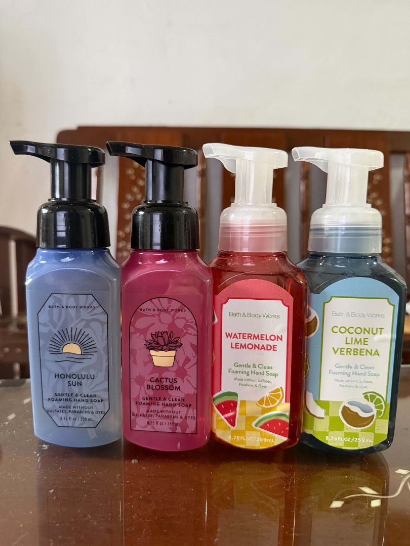 BBW Bath & Body Works Foaming Hand Soap 259 mL (Category: Hands & Nails) located in Valenzuela. Submitted by jingjingcf (Listing ID 1465388020, Image 1). Description: Authentic ❌ Honolulu Sun ❌ Coconut Lime Verbena.