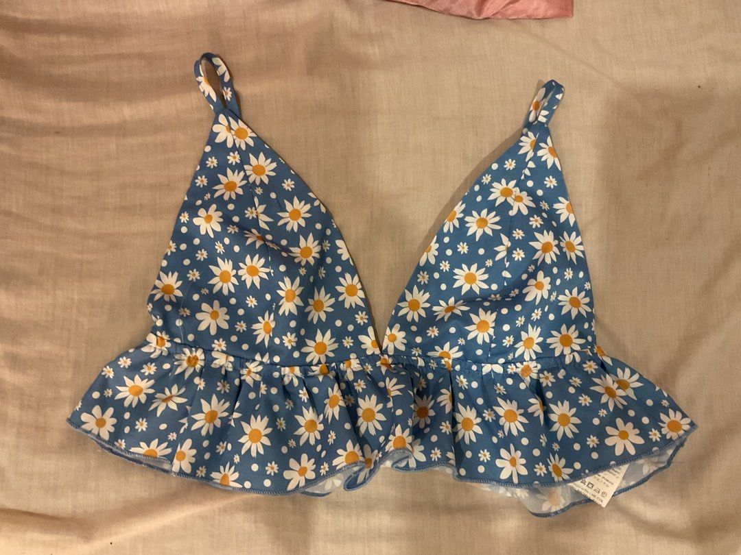 beach top (Category: Sleeveless) located in Quezon City. Submitted by cocoisla (Listing ID 1467332755, Image 1). Description: - Color & Pattern: Blue with white daisy print and tiny white dots - Design: Spaghetti straps, V-neckline, and a cute ruffle hem - Material: Lightweight and easy to pack for vacations - Styling: Perfect to pair with high-waisted shorts or jeans - XS-S.
