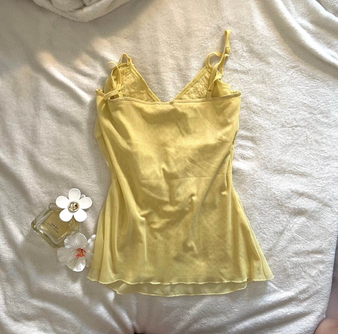 Beaded top (Category: Sleeveless) located in Davao. Submitted by knthrftfnds_3704 (Listing ID 1467310311, Image 3). Description: Good condition No issue Made in hong kong 100% polyester.