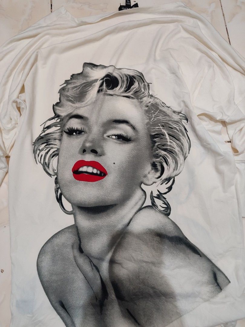 BEBE 2000s MARILYN MONROE GRAPHIC SILK MINI DRESS (Category: Dresses) located in Pagadian. Submitted by miraculouspat (Listing ID 1467277074, Image 2). Description: L 30 W 19 NO ISSUE ASNEW CONDITION MAY NEED WASH LANG BACK TO BACK DESIGN.
