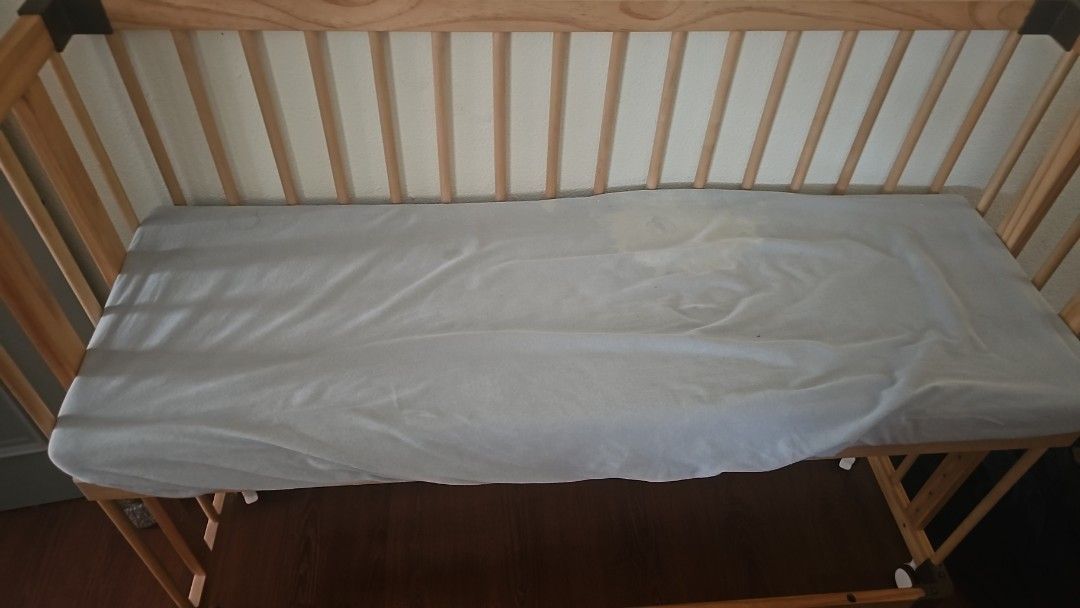 Bedside cot (Category: Cots & Cribs) located in Singapore. Submitted by valuesave (Listing ID 1467184384, Image 1). Description: .