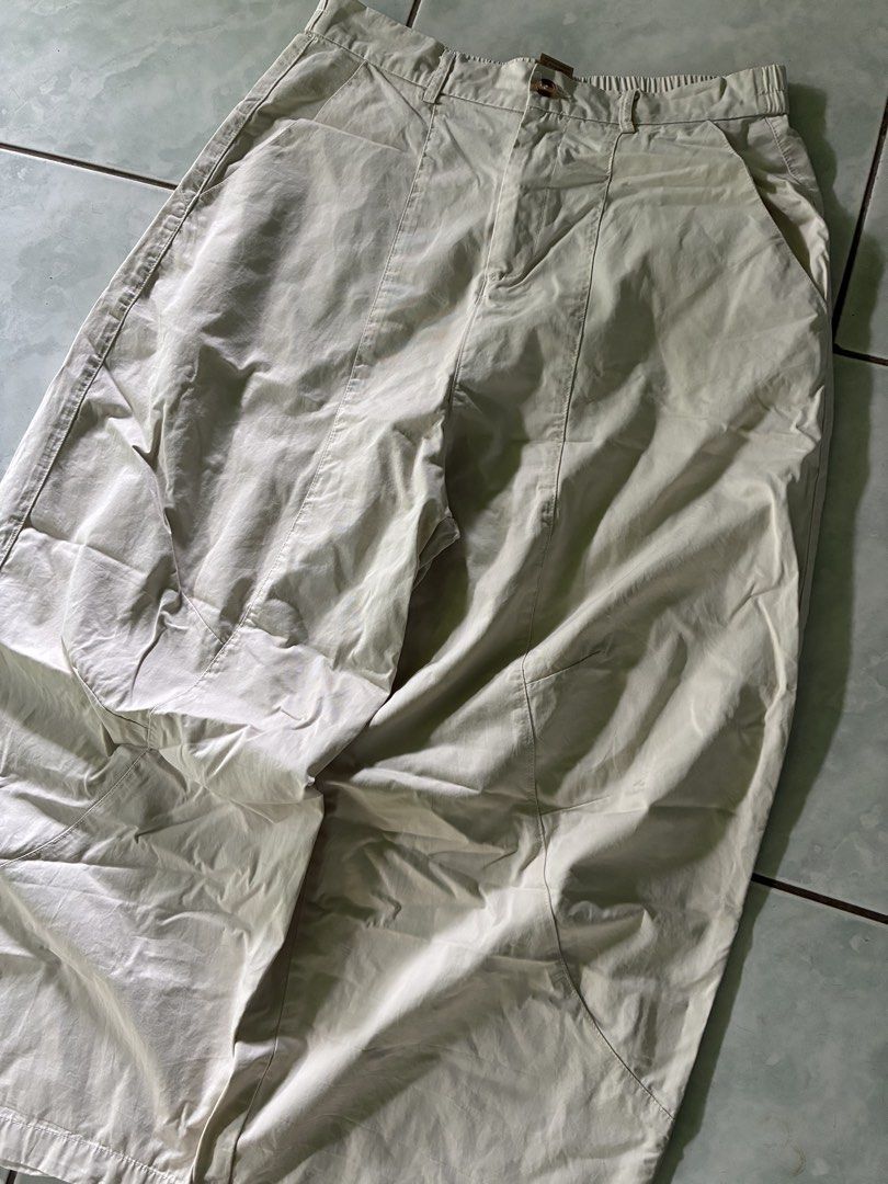Beige Barrel Trousers Elastic Waist (Category: Trousers) located in Batangas. Submitted by jinventoryarchive (Listing ID 1467230419, Image 2). Description: • Waist: 32-35 • Length: 39 • Leg Op: 11 • Thigh: 16 - Style: Streetwear curved leg barrel pants with paneled construction - Waist: Elastic waistband with button closure and zip fly - Pockets: Deep front pockets - Fit: Comfortable relaxed fit - Care: Machine wash cold, hang to dry.