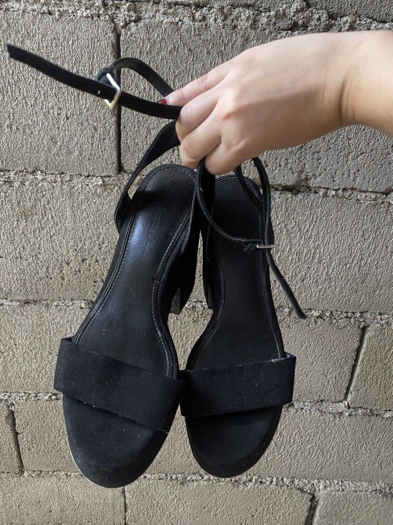BERSHKA HEELS PRELOVED (Category: Heels) located in Manila. Submitted by clauie.14 (Listing ID 1467196286, Image 1). Description: Size 37.
