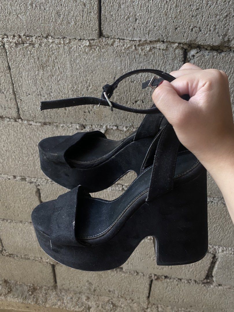 BERSHKA HEELS PRELOVED (Category: Heels) located in Manila. Submitted by clauie.14 (Listing ID 1467196286, Image 3). Description: Size 37.