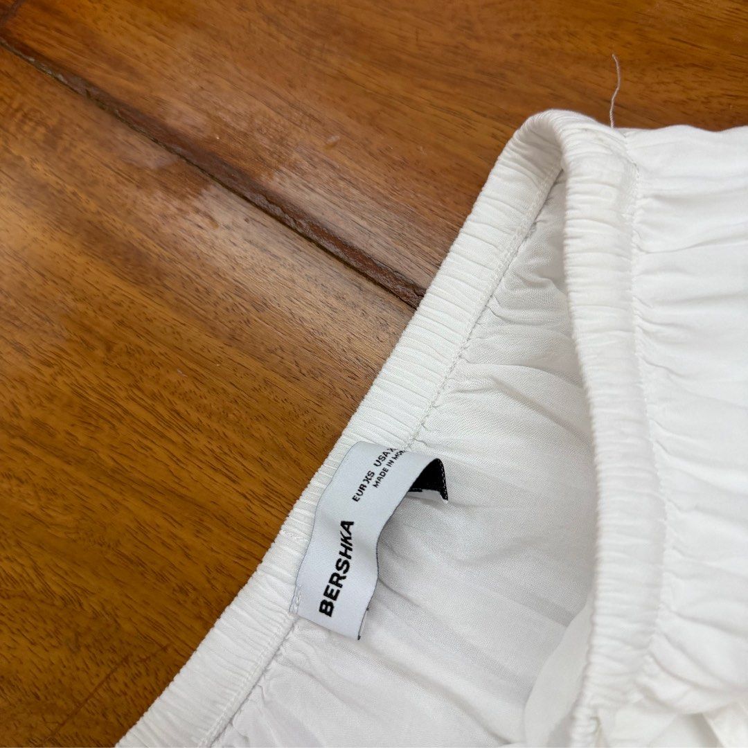 Bershka Skirt (Category: Skirts) located in Muntinlupa City. Submitted by myrandomthingz (Listing ID 1467352950, Image 2). Description: .
