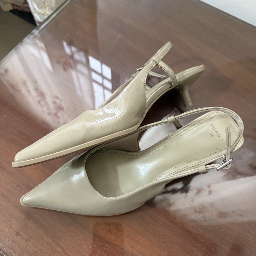 Bershka Slingback Kitten Heels (Category: Heels) located in Quezon City. Submitted by 0ffTheRack (Listing ID 1459930692, Image 2). Description: - Green slingback kitten heels - Pointed toe, adjustable buckle strap - 1 inch heels - Finish: Patent.