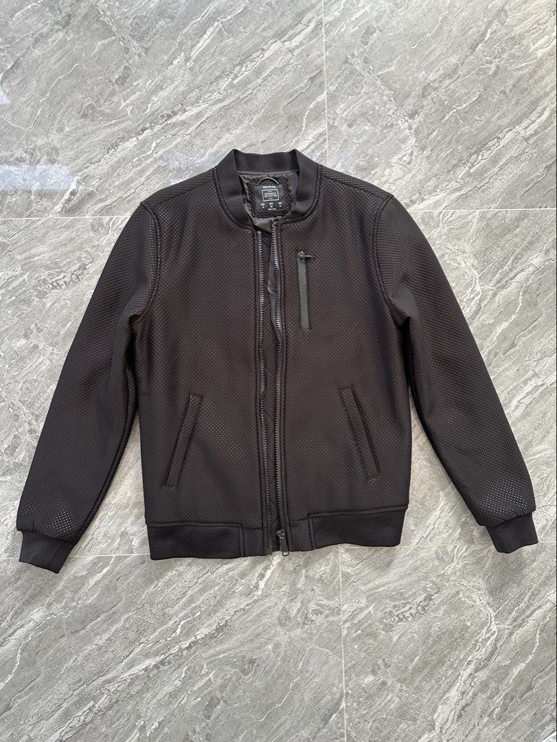 Besrhka Jacket (Category: Coats, Jackets and Outerwear) located in Manila. Submitted by unosarena04185 (Listing ID 1467250425, Image 1). Description: ps: the red coloring is just a lighting effect by camera.