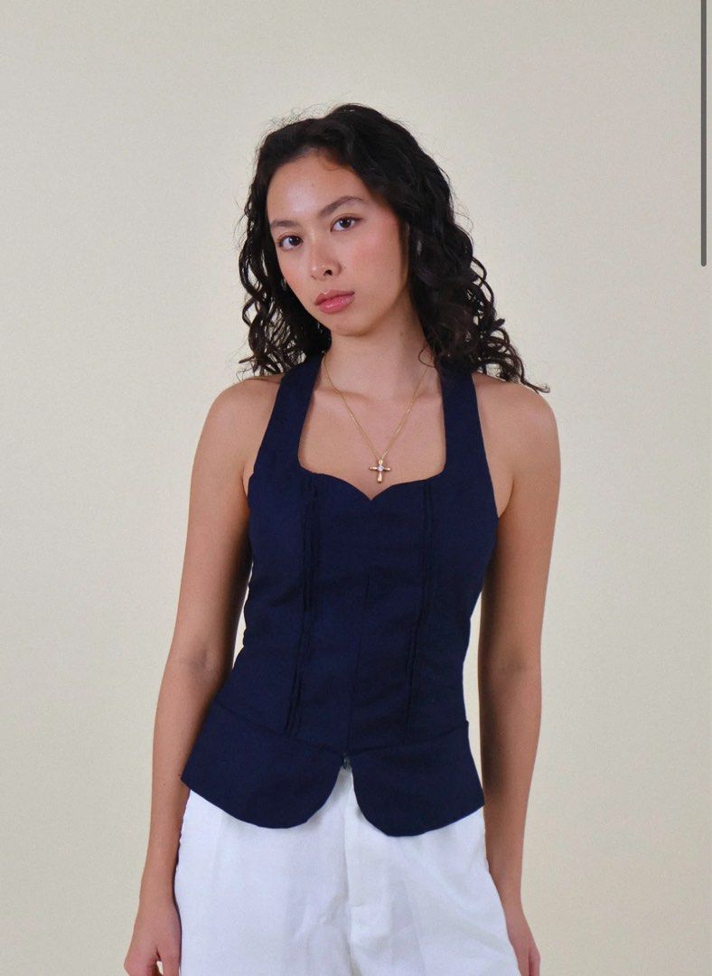 Beyond Collective top (Category: Blouses) located in Caloocan City. Submitted by charmisokay (Listing ID 1467222862, Image 1). Description: Material, Cotton Linen (Lunar Blue) Features Two-Way Blouse Sweetheart Neckline Figure Hugging Smocked Garter Back Front Zip Closure Adjustable and detachable back straps.