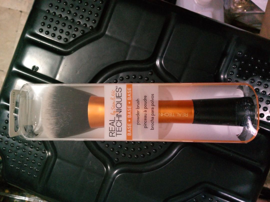 Big powder brush (Category: Makeup) located in Manila. Submitted by spiritfire001 (Listing ID 1467336456, Image 1). Description: Gifted to me so not sure kung original, maganda naman sya and soft to touch so goods quality.