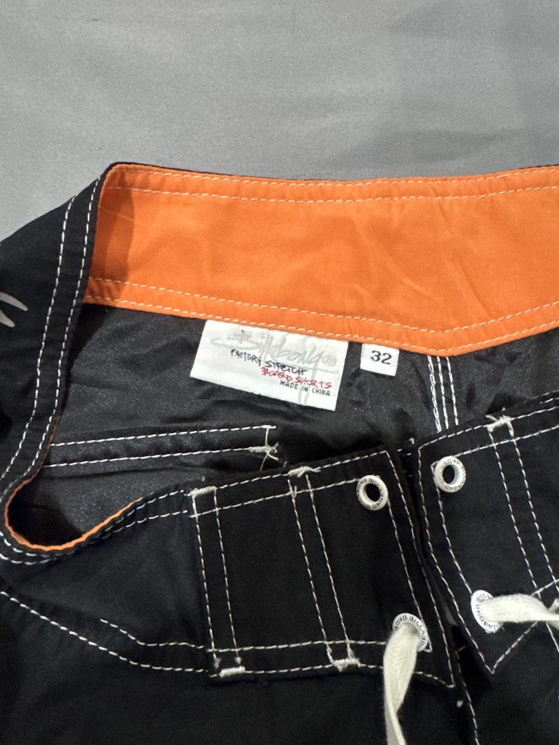 Billabong board shorts y2k (Category: Swim Trunks & Board Shorts) located in Bacoor. Submitted by 999archives_ (Listing ID 1467344321, Image 2). Description: Y2K-era Billabong black and pink/white spell-out logo board shorts Sz 32 .