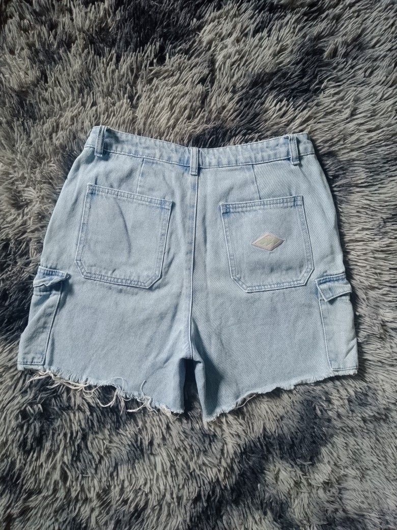 Billabong Cargo Short (Category: Other Bottoms) located in Bacoor. Submitted by declutterbyb_69 (Listing ID 1467285340, Image 1). Description: .