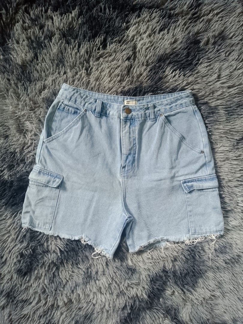 Billabong Cargo Short (Category: Other Bottoms) located in Bacoor. Submitted by declutterbyb_69 (Listing ID 1467285340, Image 2). Description: .