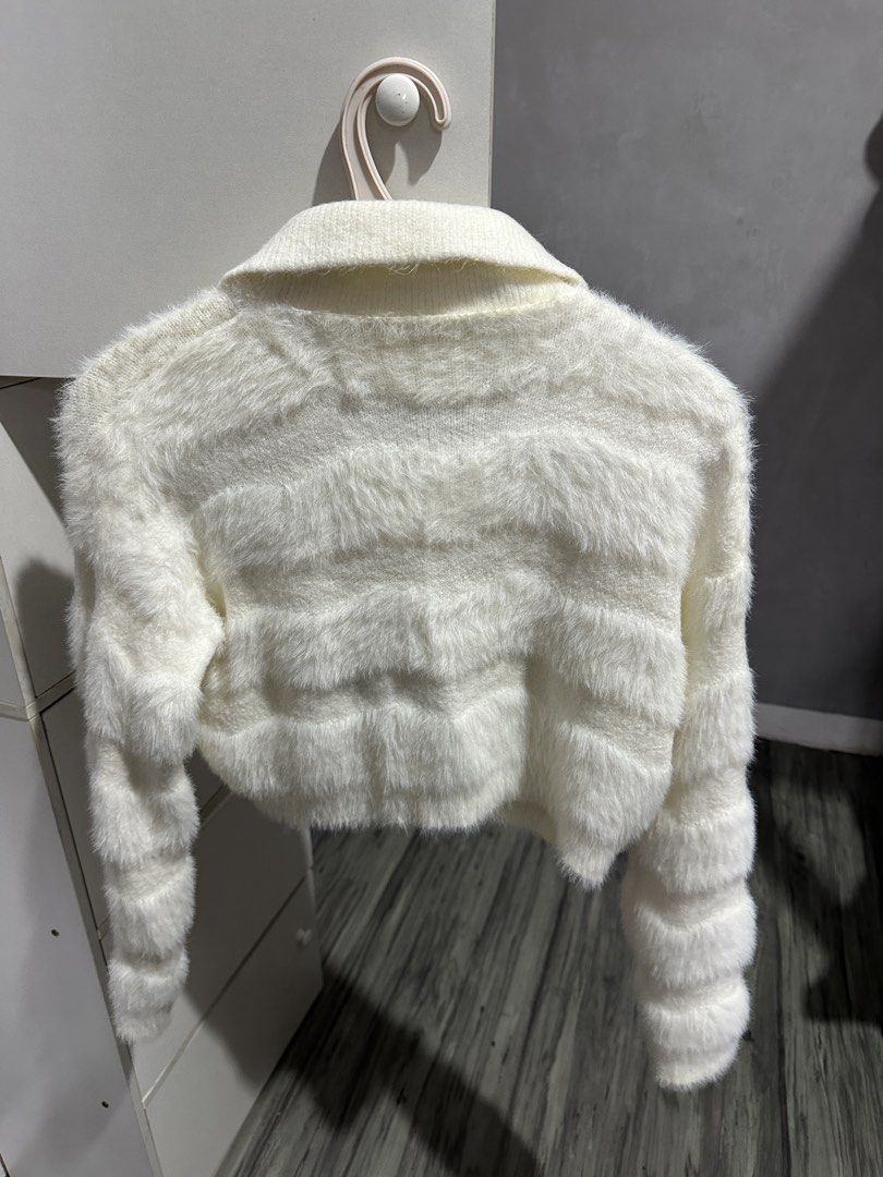BKK White Fuzzy Barbie Crop Sweater (Category: Longsleeves) located in Valenzuela. Submitted by crzrvll26 (Listing ID 1467203521, Image 3). Description: .
