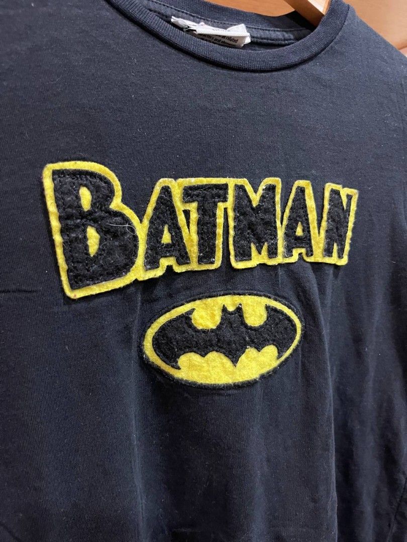 black Batman graphic long-sleeve t-shir (Category: Kids Wardrobes & Storage) located in Quezon City. Submitted by michypeachyy1 (Listing ID 1467321300, Image 2). Description: 200 plus ship pwede rin sa xs na adult.