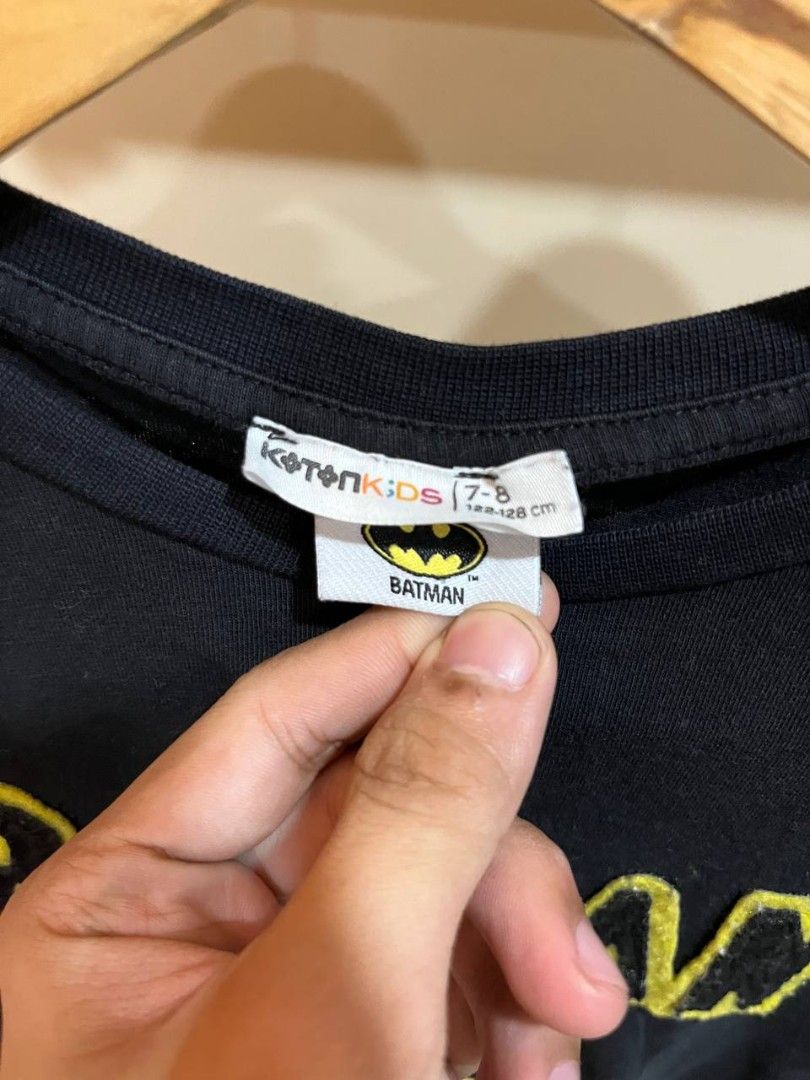 black Batman graphic long-sleeve t-shir (Category: Kids Wardrobes & Storage) located in Quezon City. Submitted by michypeachyy1 (Listing ID 1467321300, Image 3). Description: 200 plus ship pwede rin sa xs na adult.
