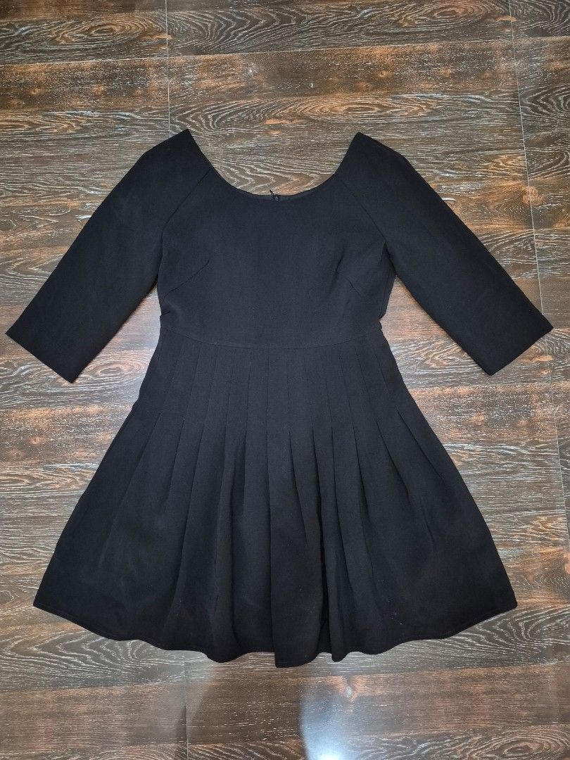 Black Dress (Category: Dresses) located in Santa Cruz. Submitted by deenem (Listing ID 1467188757, Image 2). Description: Like New😍👌 No flaws👌 Can fit S-M Asian (Measurements laid flat in inches) Bust:17.5- 18 Waist: 14-14.5 (highwaist) Armhole:9 Lenght: 33 Christian Dior on Tag. I don't know it this is real.Quality is 👌👌👌.