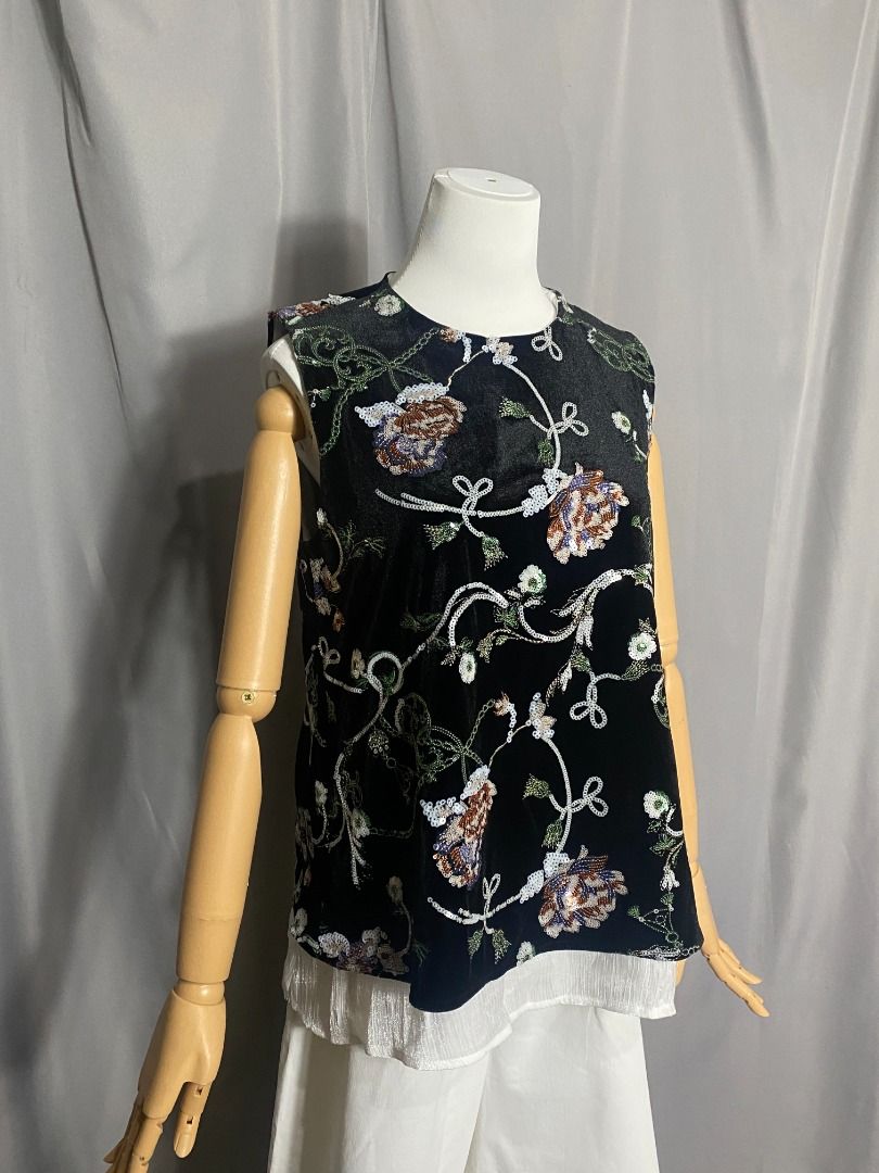 Black floral sequined sleeveless top (Category: Sleeveless) located in Las Pinas. Submitted by ipickyou (Listing ID 1467334994, Image 3). Description: Unwashed Condition: 10/10 𝗠𝗲𝗮𝘀𝘂𝗿𝗲𝗺𝗲𝗻𝘁𝘀 𝘄𝗵𝗲𝗻 𝗹𝗮𝗶𝗱 𝗳𝗹𝗮𝘁: -Armpit to armpit: 19” -Length: 26” .