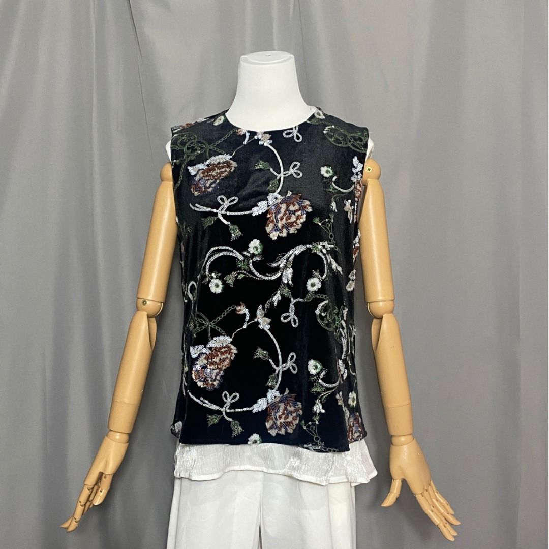 Black floral sequined sleeveless top (Category: Sleeveless) located in Las Pinas. Submitted by ipickyou (Listing ID 1467334994, Image 1). Description: Unwashed Condition: 10/10 𝗠𝗲𝗮𝘀𝘂𝗿𝗲𝗺𝗲𝗻𝘁𝘀 𝘄𝗵𝗲𝗻 𝗹𝗮𝗶𝗱 𝗳𝗹𝗮𝘁: -Armpit to armpit: 19” -Length: 26” .