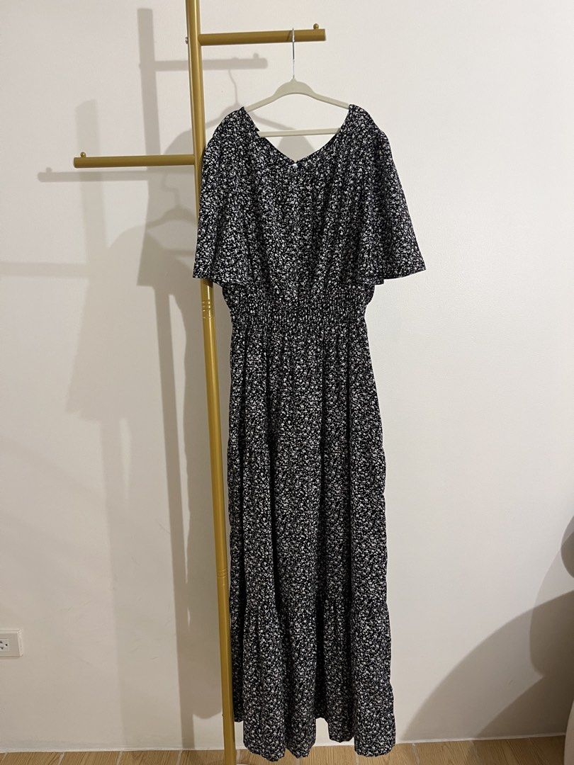 Black Flower Dress (Category: Dresses) located in Manila. Submitted by xxx0727 (Listing ID 1467273052, Image 2). Description: - Free size (Small to Large) - No damage at all .