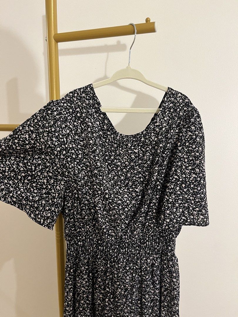Black Flower Dress (Category: Dresses) located in Manila. Submitted by xxx0727 (Listing ID 1467273052, Image 3). Description: - Free size (Small to Large) - No damage at all .