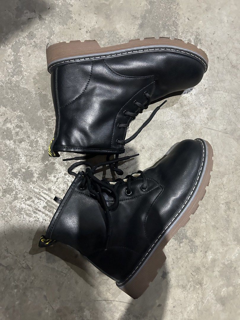 Black Fur lined Kids Boots (Category: Babies & Kids Fashion) located in Quezon City. Submitted by jjsurplus_23 (Listing ID 1467184375, Image 3). Description: .
