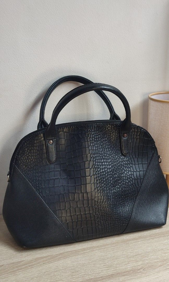Black Leather Alma Style Leather (Category: Tote Bags) located in Pasig City. Submitted by xcess_baggage (Listing ID 1467219864, Image 1). Description: .