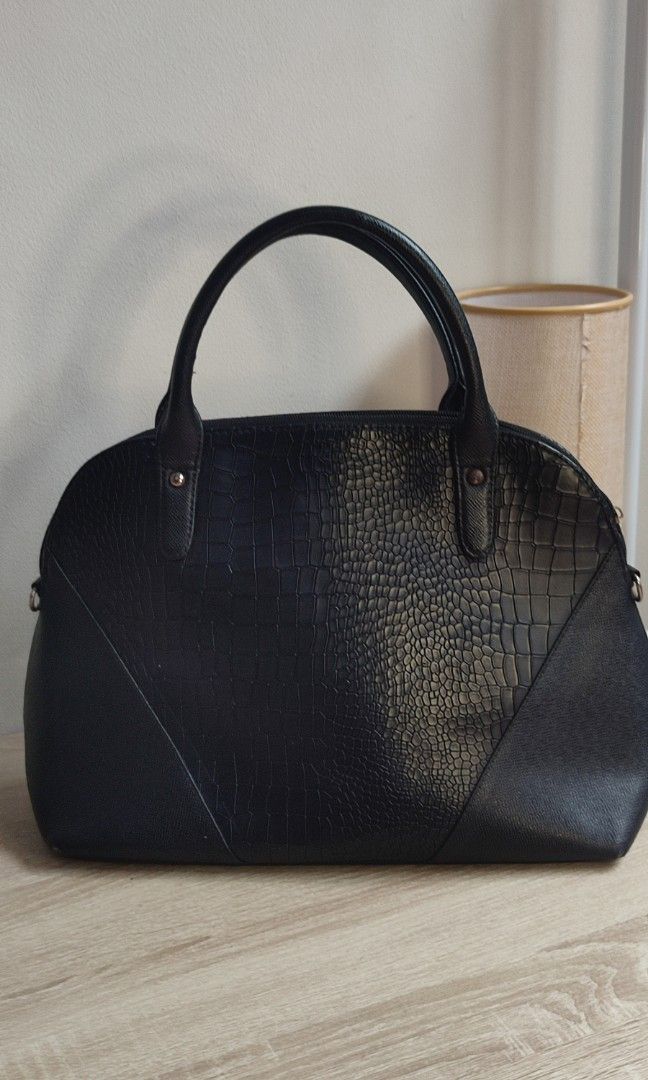 Black Leather Alma Style Leather (Category: Tote Bags) located in Pasig City. Submitted by xcess_baggage (Listing ID 1467219864, Image 3). Description: .