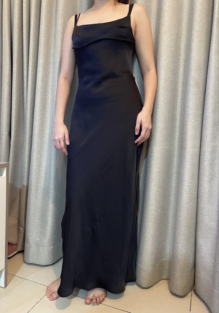 Black Silk Maxi Dress with Open Back (Category: Dresses) located in Manila. Submitted by aera_song (Listing ID 1467210384, Image 3). Description: Got from whoopy clothing Side part a bit tattered; can be easily repaired (as shown in the photo) Size small.
