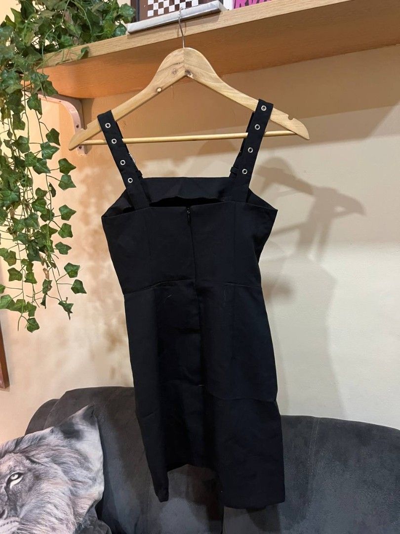 black mini pinny dress (Category: Coats, Jackets and Outerwear) located in Quezon City. Submitted by michypeachyy1 (Listing ID 1467318295, Image 3). Description: 200 plus Sf only small to medium size.