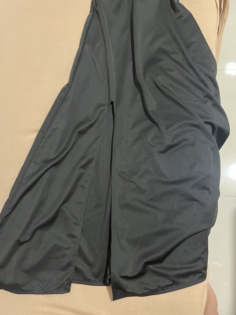 Black Off Shoulder Maxi Dress With Front Slit (Category: Dresses) located in Caloocan City. Submitted by iamqwertyy (Listing ID 1467175677, Image 3). Description: - Style: Off-shoulder crossover neckline with long flowing skirt - Feature: front leg slit on the left side - Material: Neoprene Fabric stretchable - Perfect For: Formal events, weddings, parties, and special dinners - bust : 32-36 .
