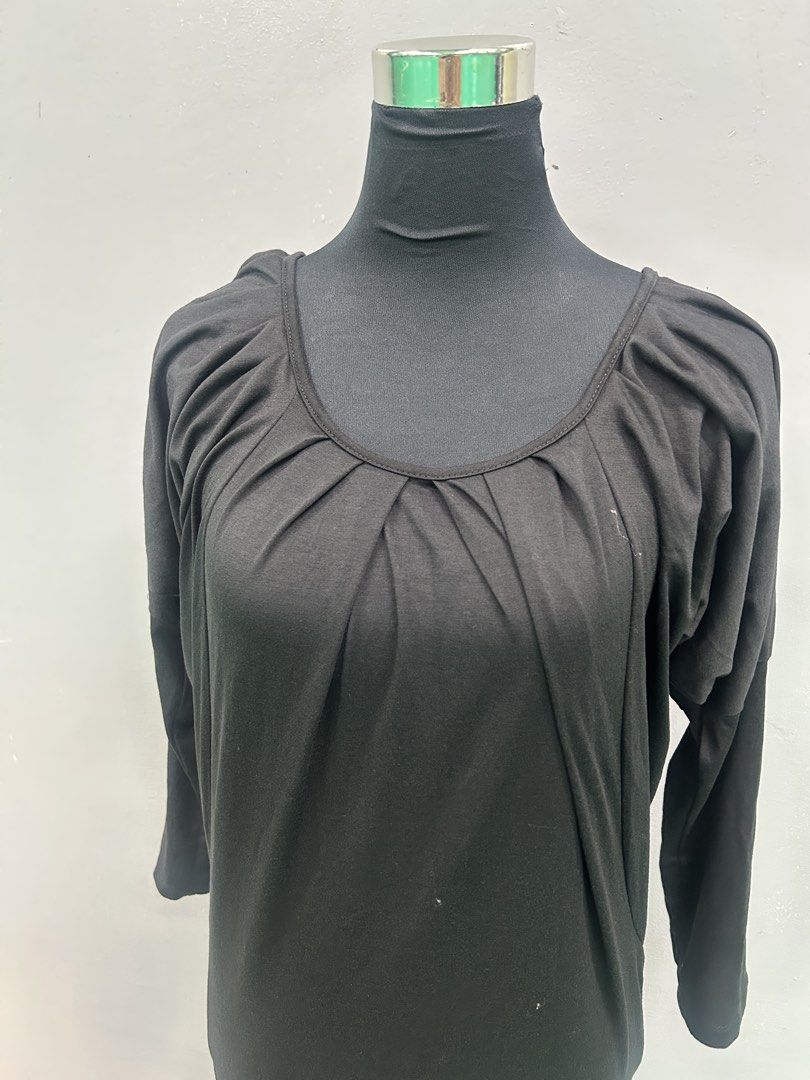 Black Pleated Long-Sleeve Top (Category: Longsleeves) located in Manila. Submitted by lindseyaaa (Listing ID 1467288602, Image 2). Description: Item Info: Brand: No brand Condition: Pre-loved / Ukay (Good condition) Size: Free Size 📍Pickup/Shipping: Enrique M. Razon Sports Center, De La Salle University- Manila 💬 Message for inquiries or order reservation!.