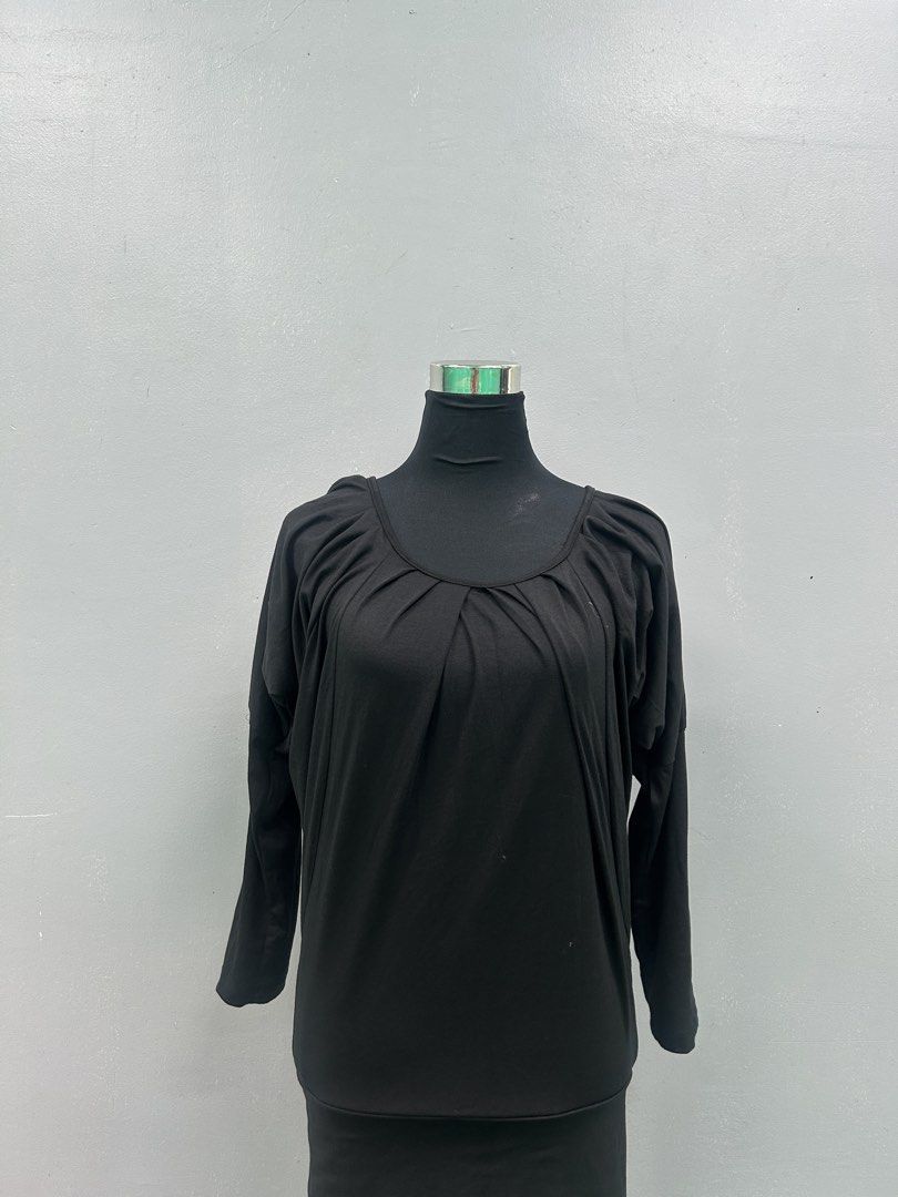 Black Pleated Long-Sleeve Top (Category: Longsleeves) located in Manila. Submitted by lindseyaaa (Listing ID 1467288602, Image 1). Description: Item Info: Brand: No brand Condition: Pre-loved / Ukay (Good condition) Size: Free Size 📍Pickup/Shipping: Enrique M. Razon Sports Center, De La Salle University- Manila 💬 Message for inquiries or order reservation!.